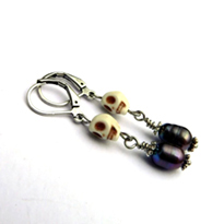 Pirate earrings skulls and black freshwater pearls - click to buy in my Etsy shop